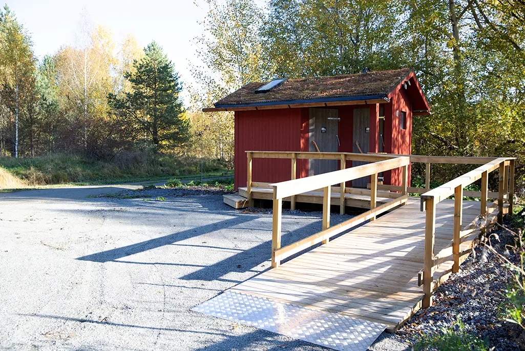 Rött hus med ramp