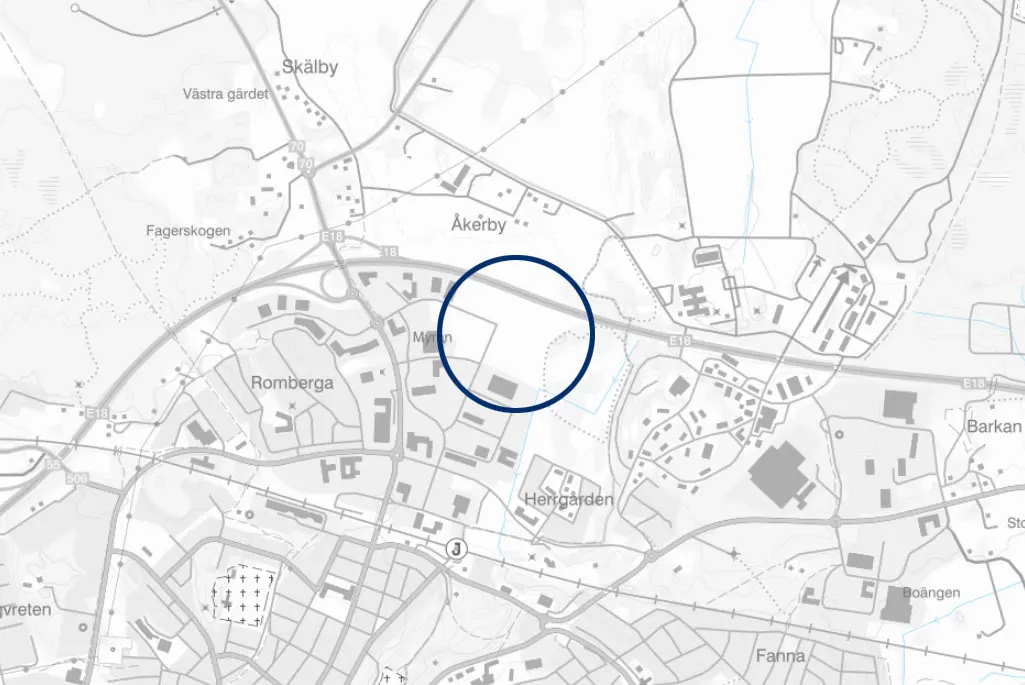 Kartbild över en del av Enköping stad. Den blåa cirkeln på kartan visar Norra Myran i Romberga.